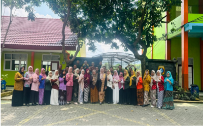 DWP SMKN Rengel Peringati Hari Kartini di Tengah Pelaksanaan PSAJ dengan Semangat dan Totalitas Berbusana Adat Jawa